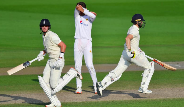 England take 1-0 lead, defeat Pakistan by 3 wickets