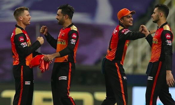 Hyderabad win by 7 runs, 3rd consecutive loss for Chennai