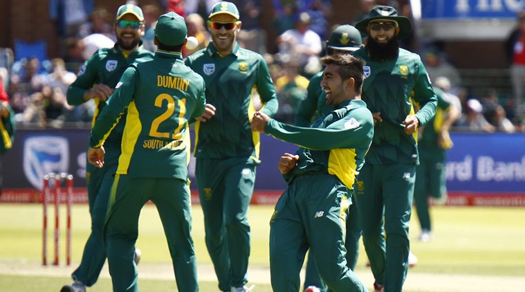 Faf du Plessis, Kyle Abbott makes it 4-0 for the Proteas
