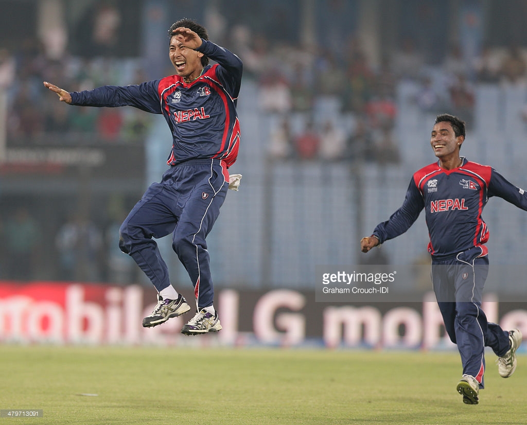 Dwayne Bravo and Jerome Taylor push down Sompal Kami and Shakti Gauchan