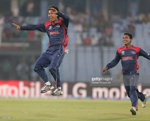 Dwayne Bravo and Jerome Taylor push down Sompal Kami and Shakti Gauchan