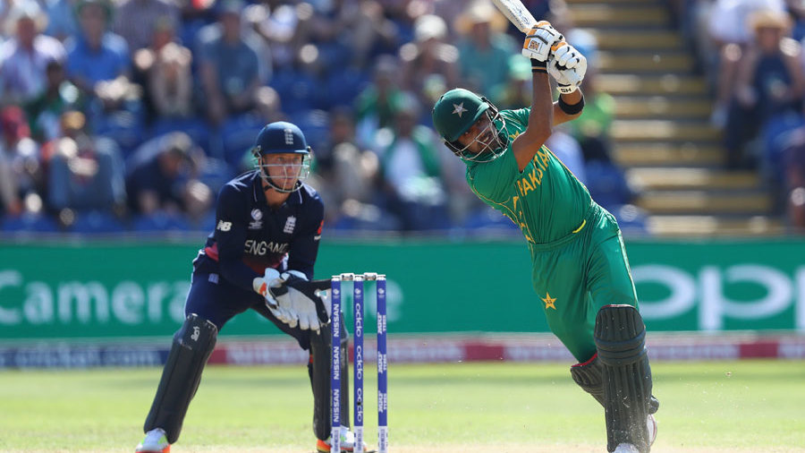 Pakistan thrash England to march into the finals